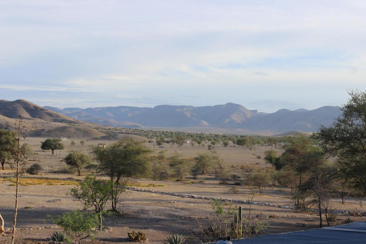 Fort Sesfontein Lodge & Safaris Exteriör bild