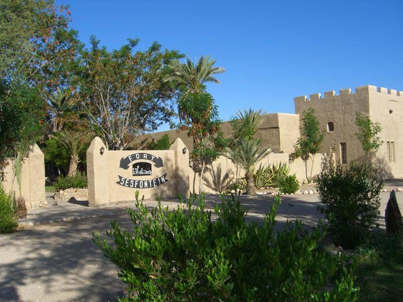Fort Sesfontein Lodge & Safaris Exteriör bild